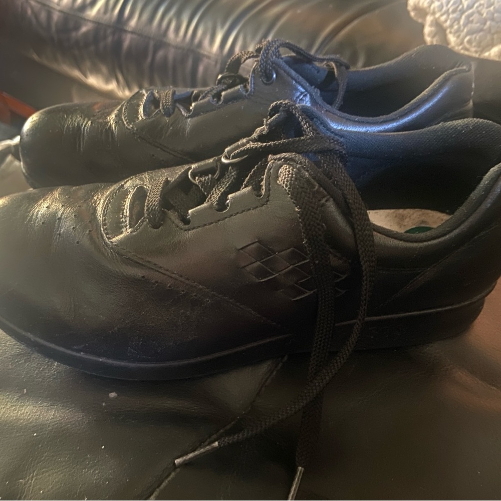 Women’s Black Casual Lace-Up Shoes